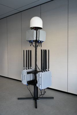 comprare Sistema di rilevamento droni non presidiato a frequenza completa 24 ore su 24 con tecnologia anti-drone fissa da 70 MHz a 6 GHz e distanza di disturbo di 10 km fabbricazione online