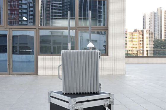 comprare Spoofer per droni a lungo raggio con bande di frequenza 13-22, portata personalizzabile da 5 km a 20 km e dispositivo di inganno GNSS impermeabile IP65 per sistemi anti-drone fabbricazione online